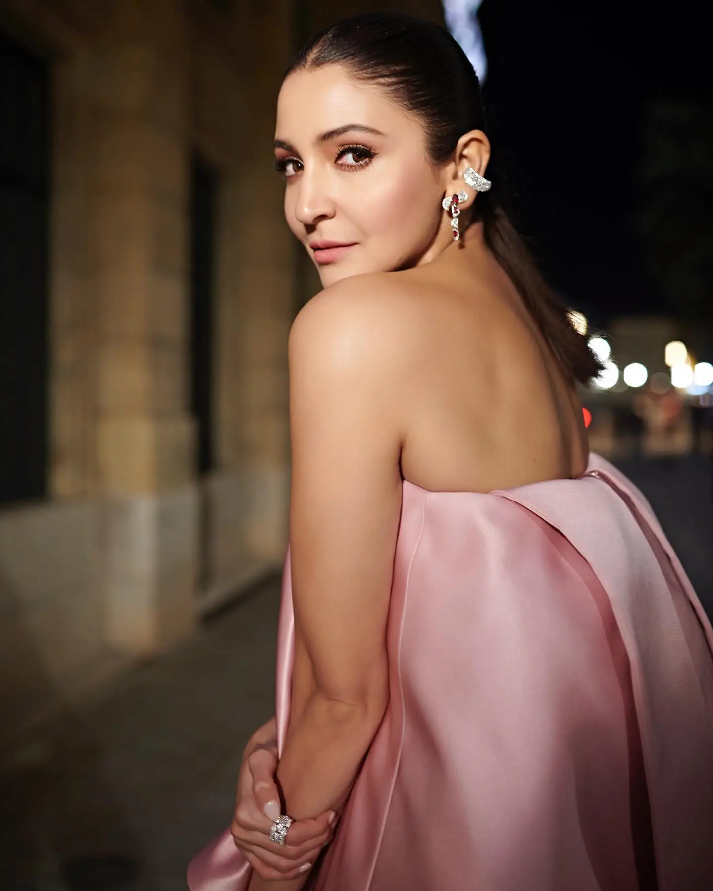Anushka Sharma Mesmerizing Looks in Long Pink Gown